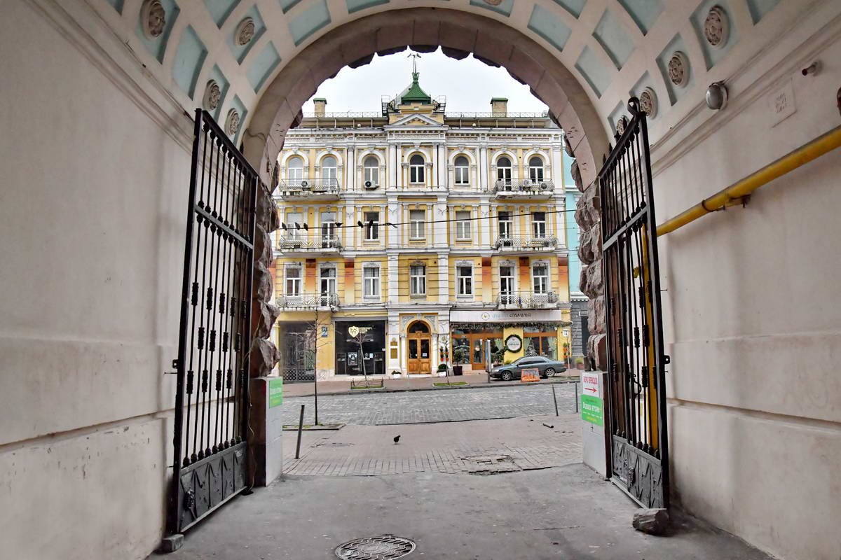 Открыты двери в новый год Открыты двери в новый год