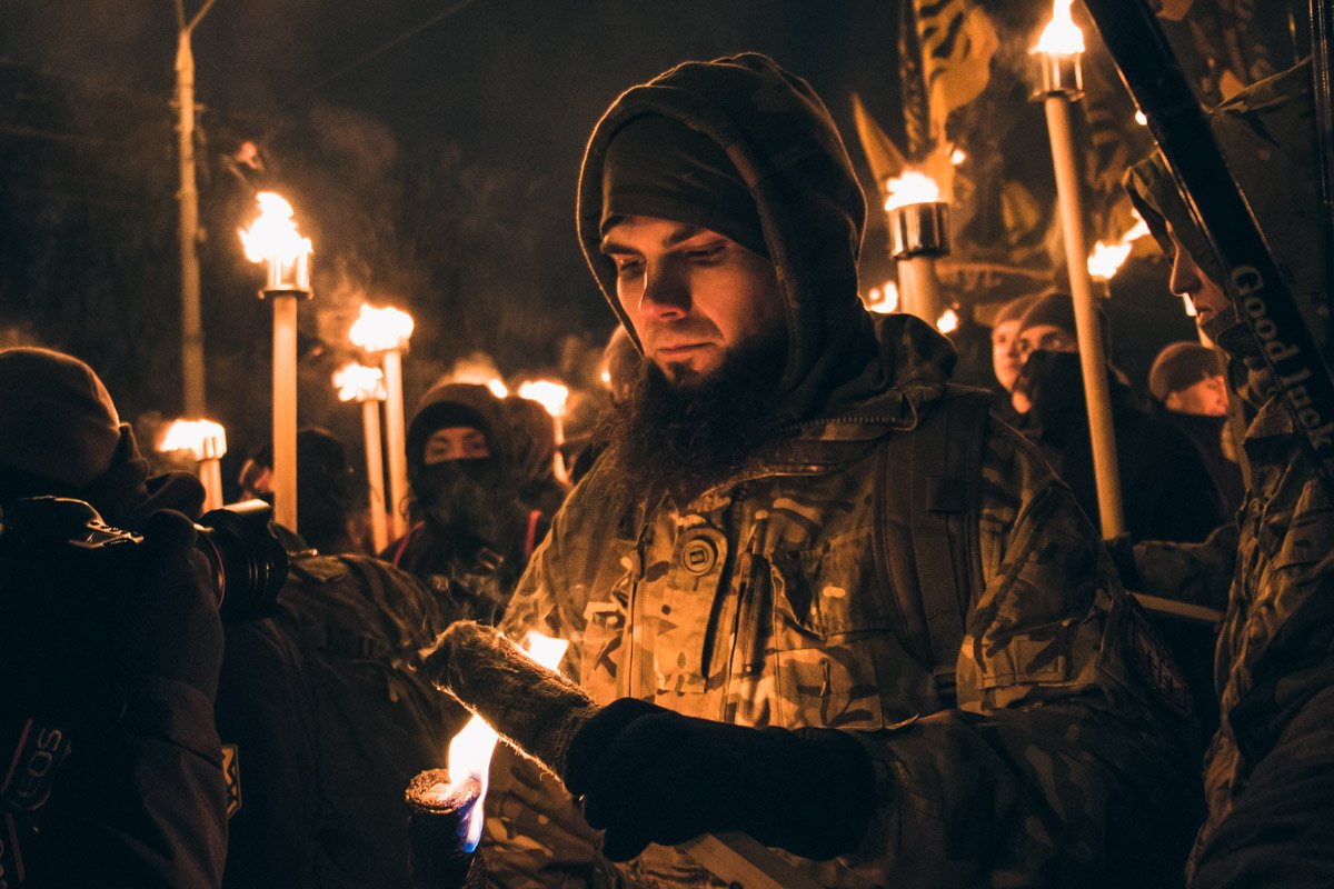 Зажигая факел Зажигая факел