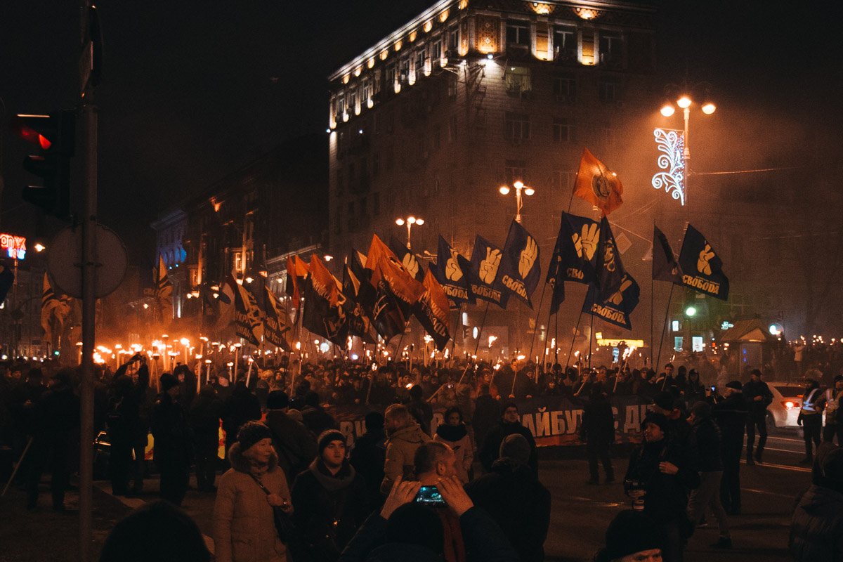 Над Крещатиком клубился дым Над Крещатиком клубился дым