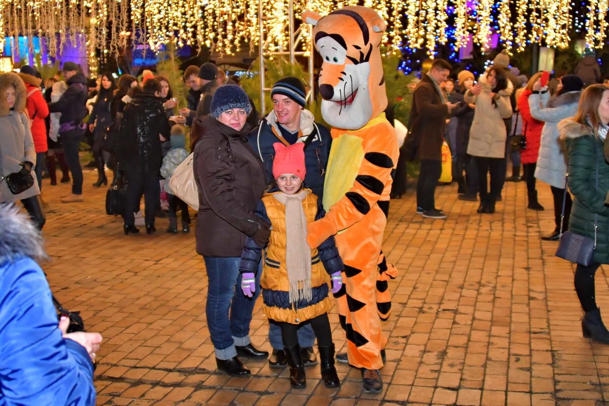 На площади было много развлекательных программ 