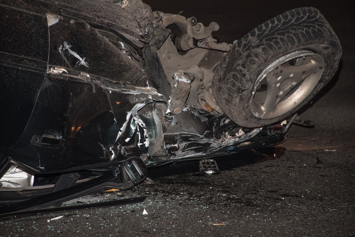 На машине остались сильные механические повреждения 