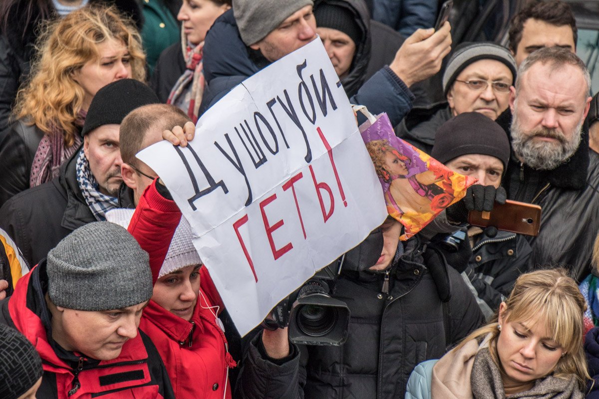 Большинство считает, чтобы добиться справедливости, нужно менять руководство правоохранительных органов Большинство считает, чтобы добиться справедливости, нужно менять руководство правоохранительных органов