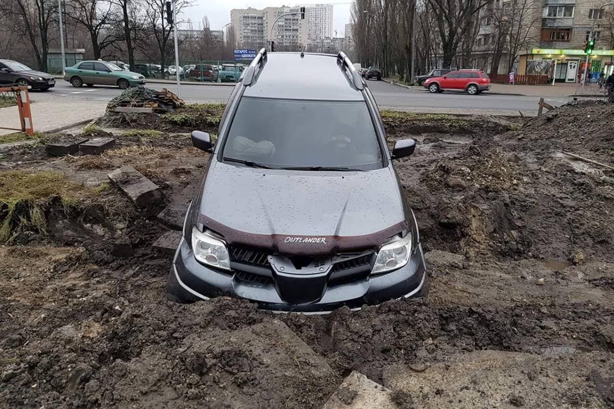 Машина "зарылась" в землю Машина "зарылась" в землю