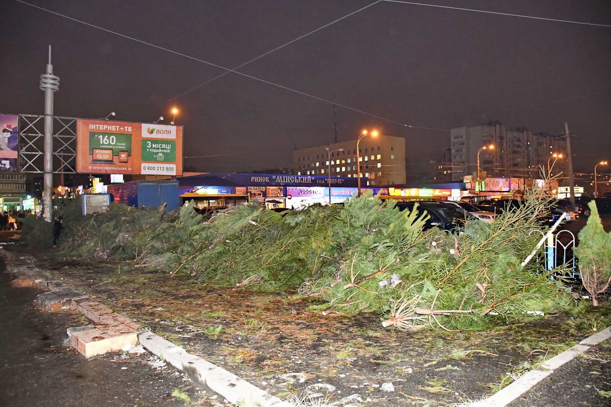 На Оболони красавицы погибают между двумя торговыми центрами Dream Town На Оболони красавицы погибают между двумя торговыми центрами Dream Town