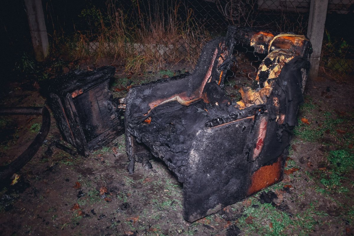 К моменту приезда пожарных дом полностью был охвачен огнем К моменту приезда пожарных дом полностью был охвачен огнем