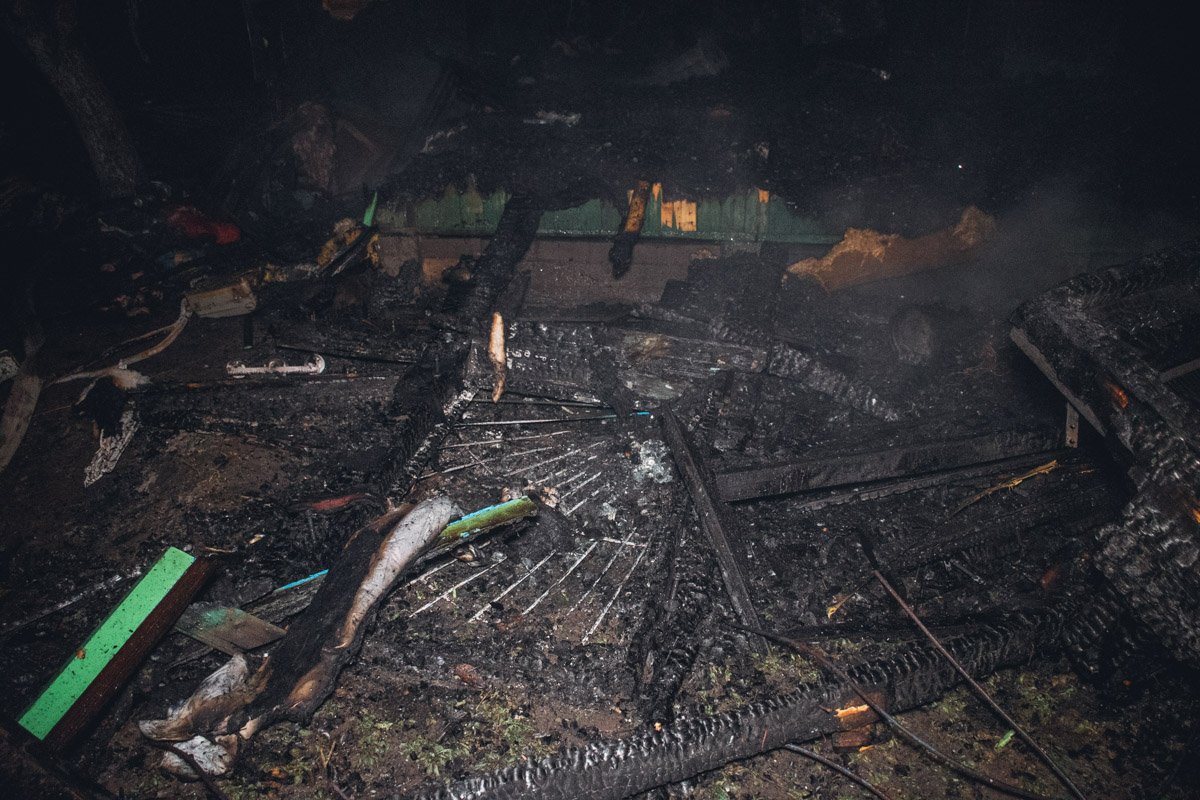 Соседи погорельцев признались журналистам, что из-за игнорирования правил пожарной безопасности будут подавать на своих соседей в суд Соседи погорельцев признались журналистам, что из-за игнорирования правил пожарной безопасности будут подавать на своих соседей в суд