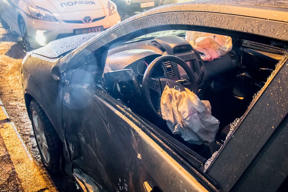 В Geely сработали подушки безопасности 