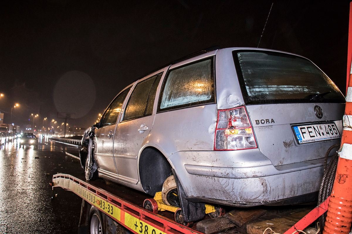 Оба авто уехали на эвакуаторе Оба авто уехали на эвакуаторе