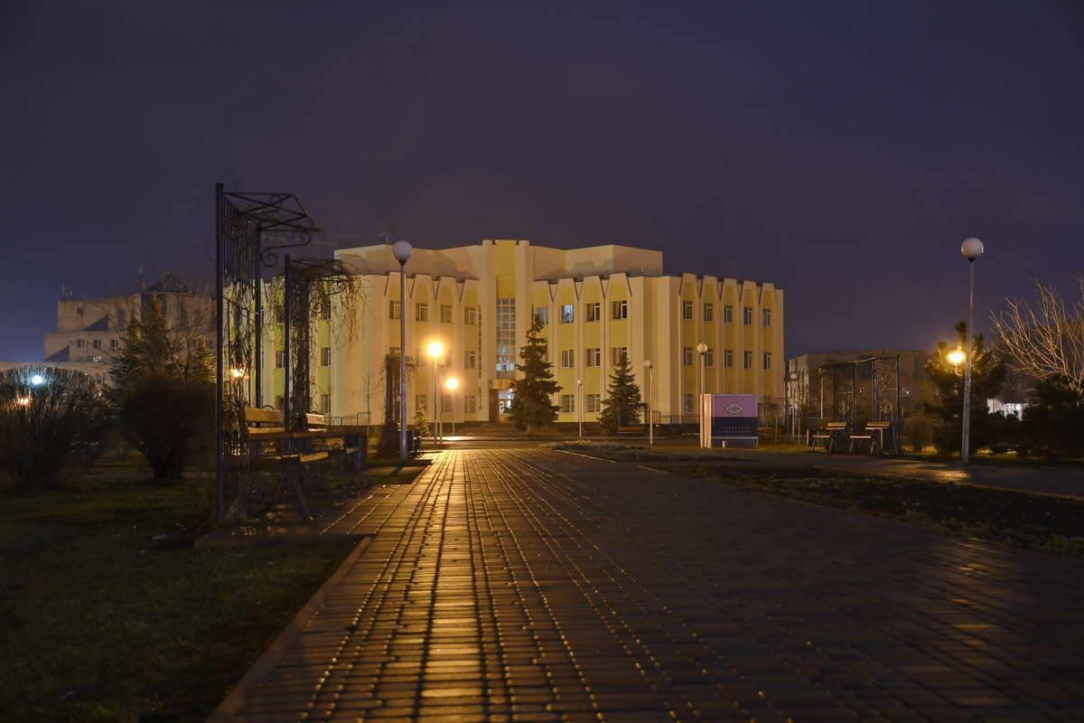 На улице безлюдно 