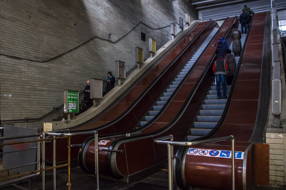 Новым эскалатором уже вовсю пользуются люди Новым эскалатором уже пользуются люди