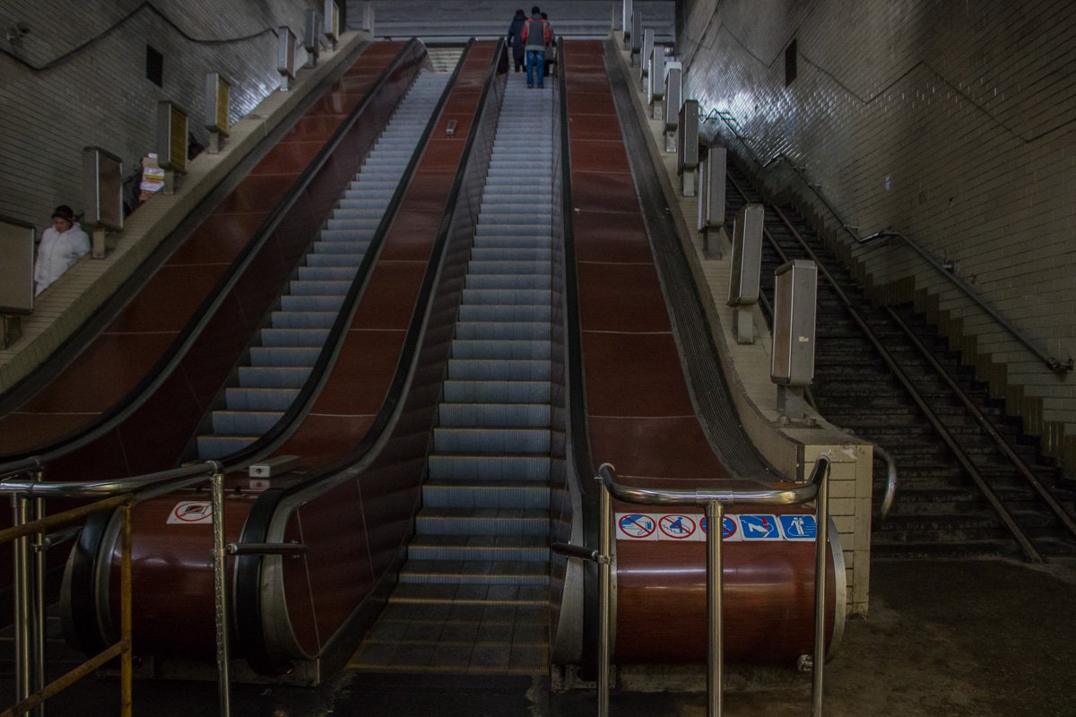 В ходе ремонта специалисты установили новые двигатели, редукторы, проведена работа по замене тяговых цепей и ступеней В ходе ремонта специалисты установили новые двигатели, редукторы, провели работу по замене тяговых цепей и ступеней