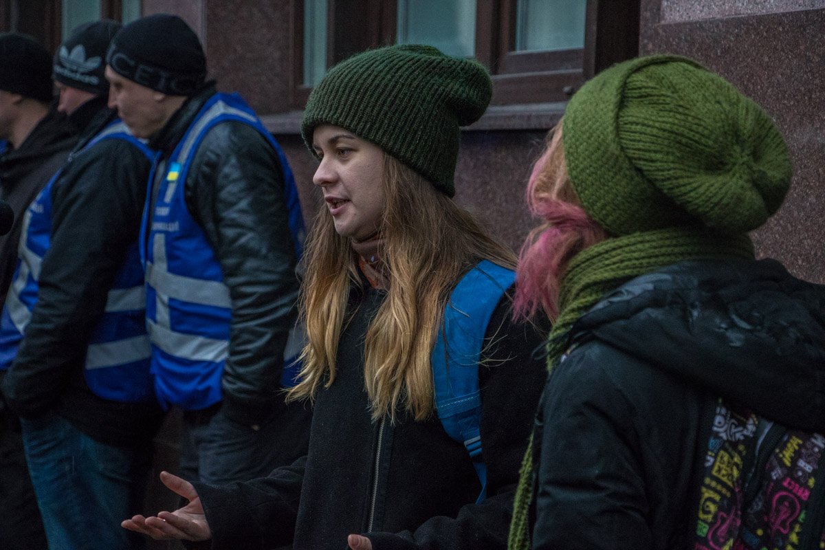 Участники акции считают, что ксенофобии, гомофобии и расизму не место в эфире Участники акции считают, что ксенофобии, гомофобии и расизму не место в эфире