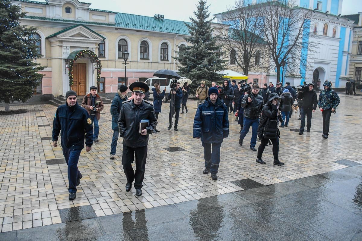 Взрывотехники провели внутренний и внешний осмотр собора