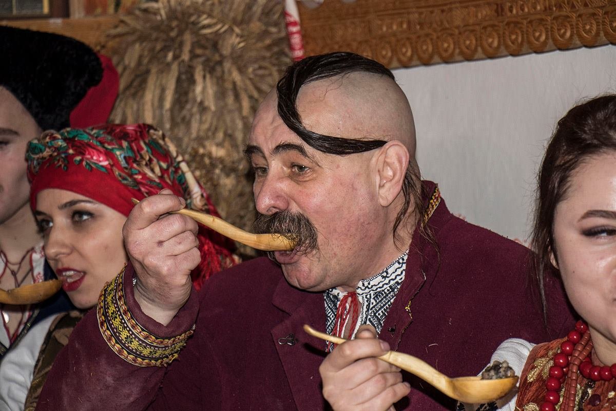 Первая звезда взошла на небо - время для трапезы Первая звезда взошла на небо - время для трапезы