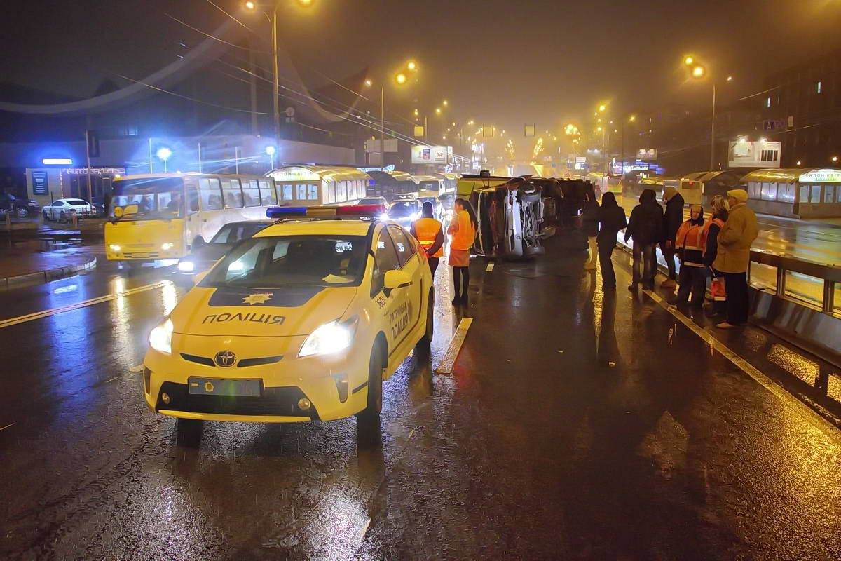 На месте работала патрульная полиция и дорожная служба 