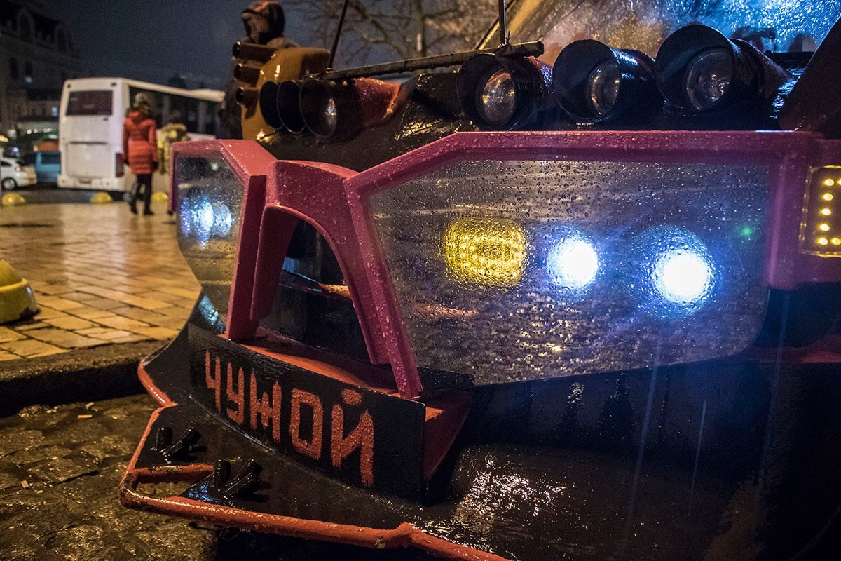 У необычной машины именные номера 