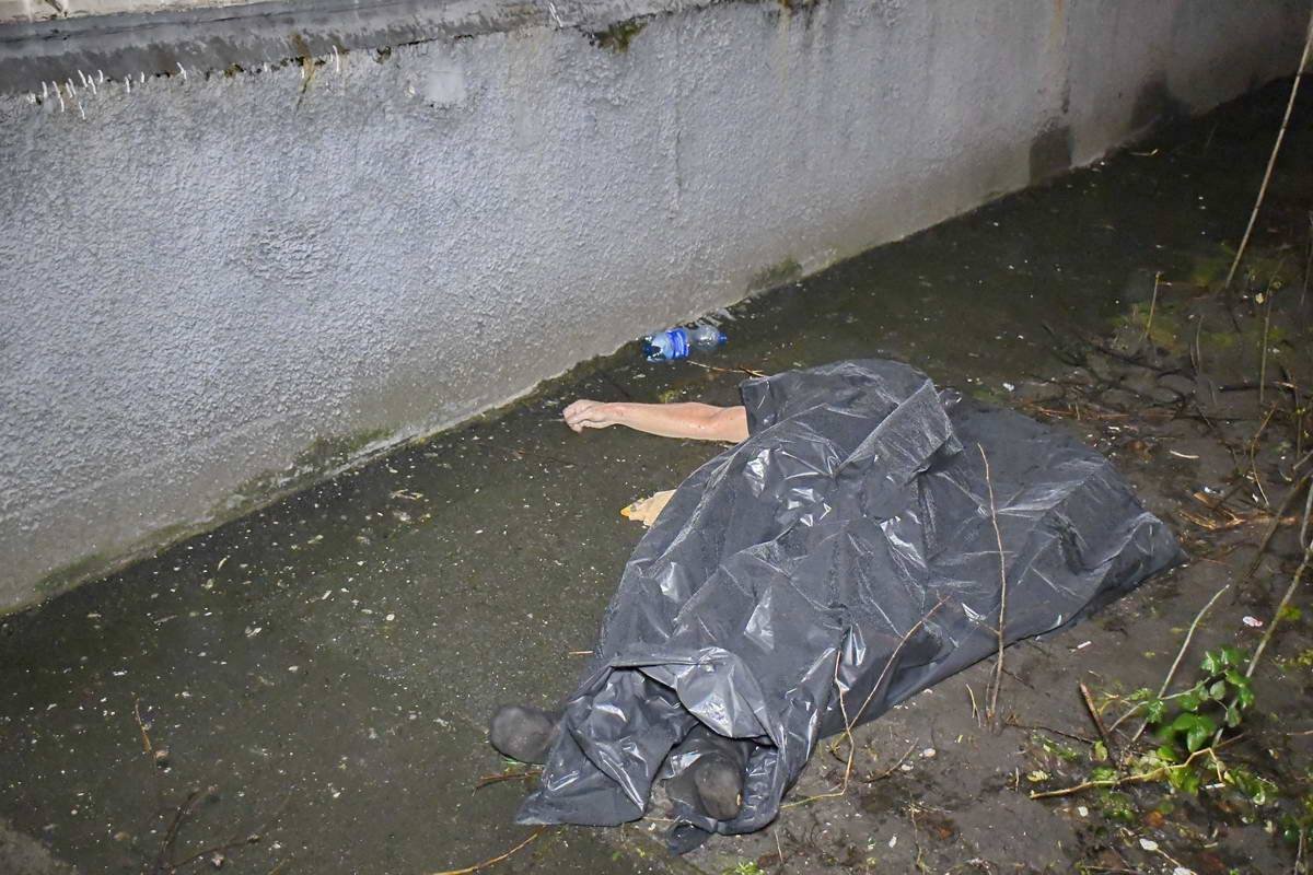 Во время пожара спасатели обнаружили в квартире по улице Шолом-Алейхема труп мужчины