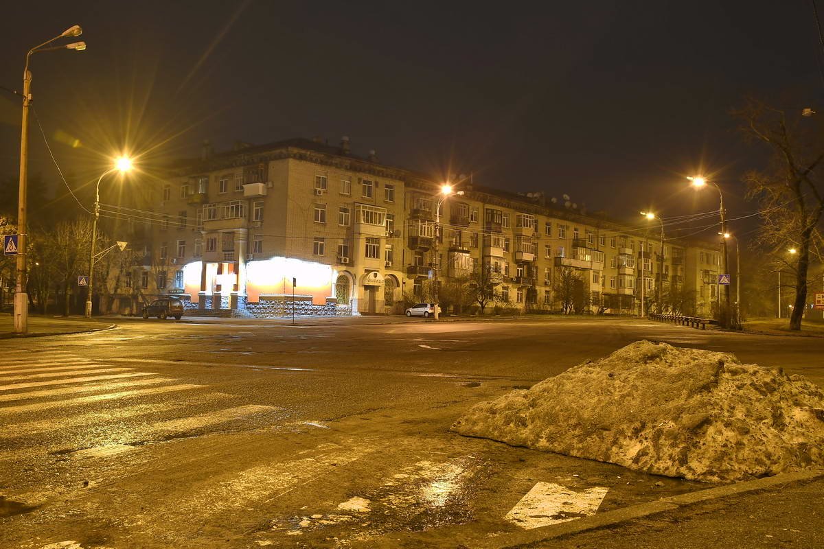 Ночью улицы совершенно пустынны