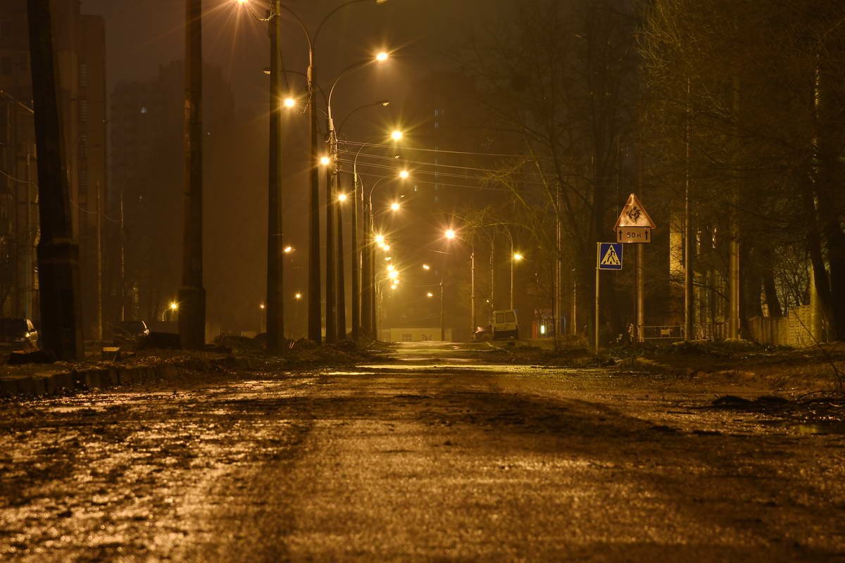 Жизнь в этом районе замирает с приходом темноты