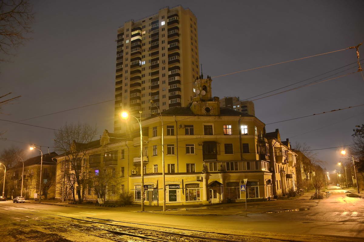 Всего через несколько часов в этом районе жизнь закипит с приходом утра