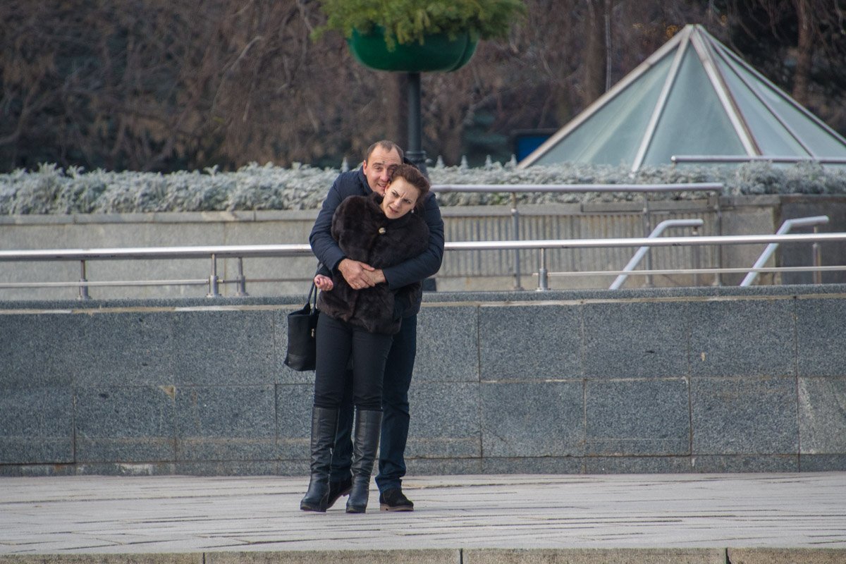 Радуют ли объятия?