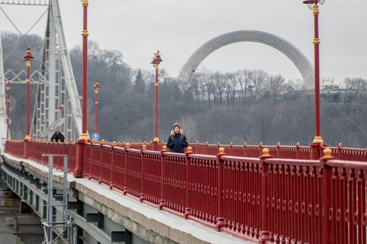 Переход по мосту - хорошее время, чтобы задуматься о важном