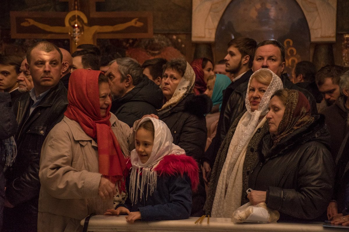 В Лавре многолюдно