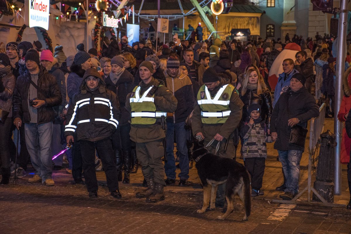 Перед Михайловской церковью дежурят правоохранители
