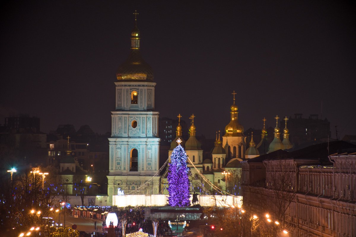 София Киевская поблескивает позолотой