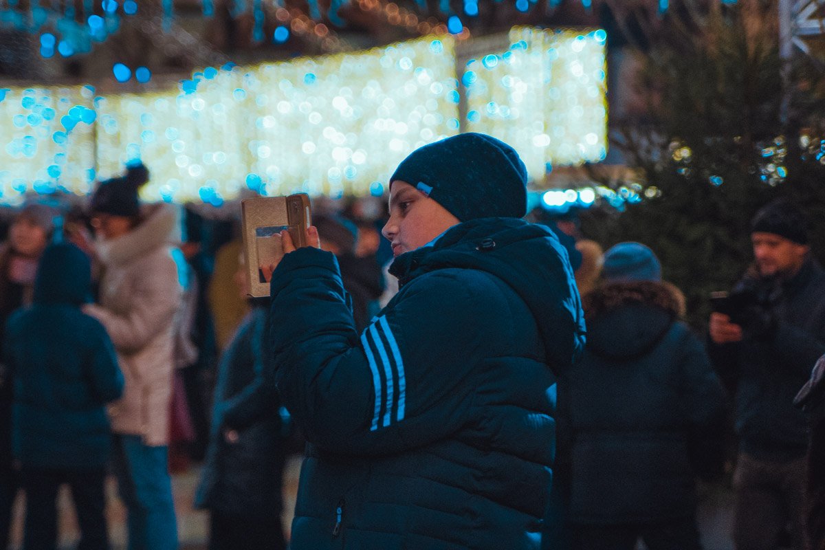 Детвора с других регионов Украины также присутствует на площади Детвора из разных регионов Украины празднует на площади