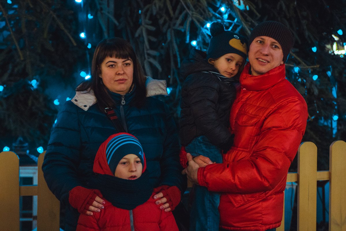 Семейное фото у елки Семейное фото у елки