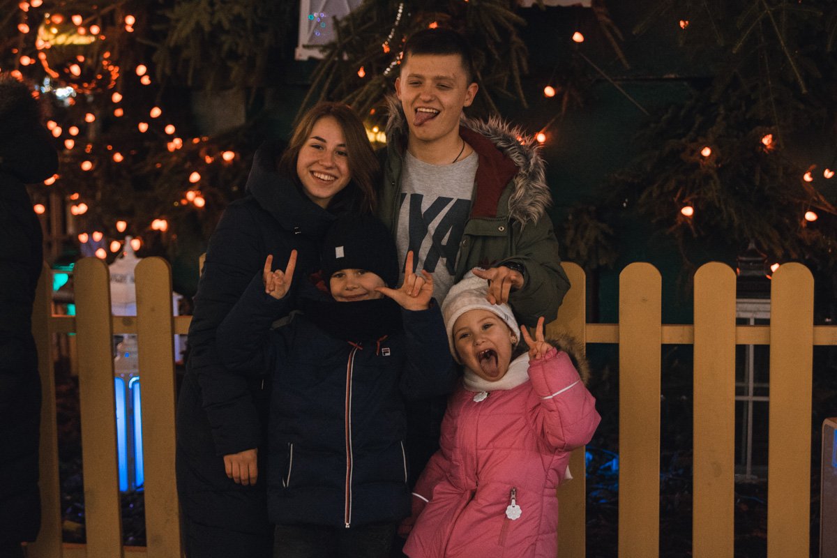 Веселые дети и родители Веселые дети и родители