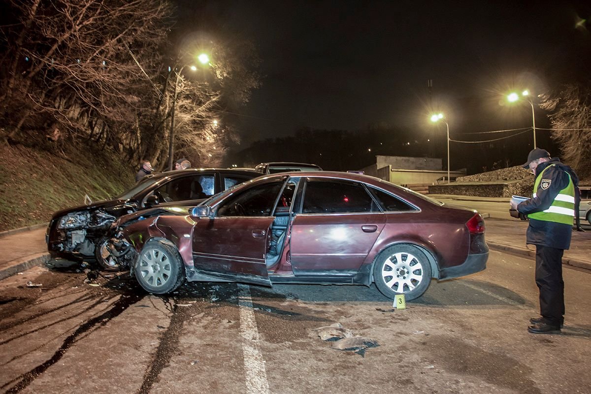 К месту аварии уже выехала полиция