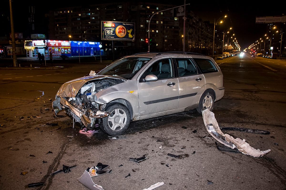 Обе иномарки получили серьезные повреждения