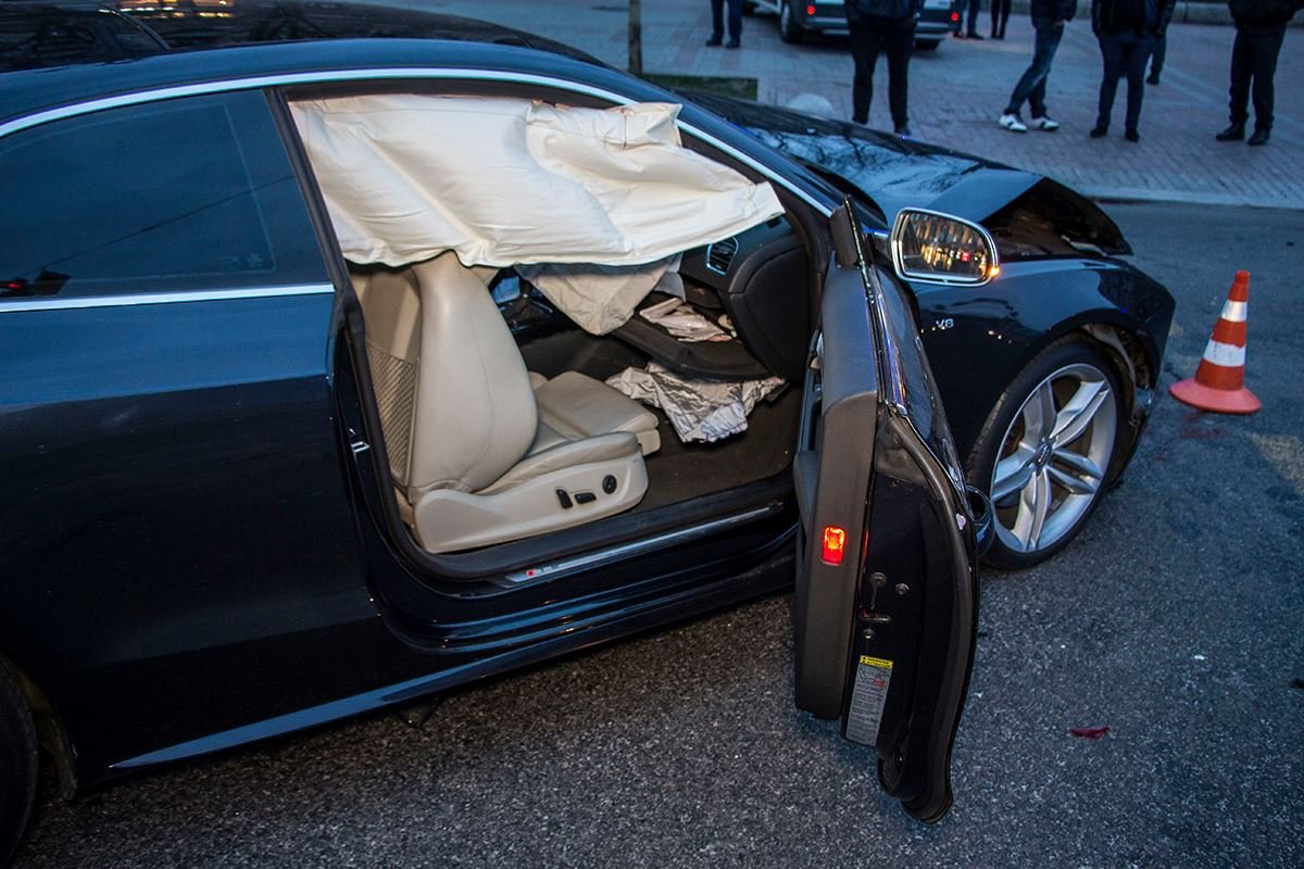 В Audi сработали подушки безопасности 