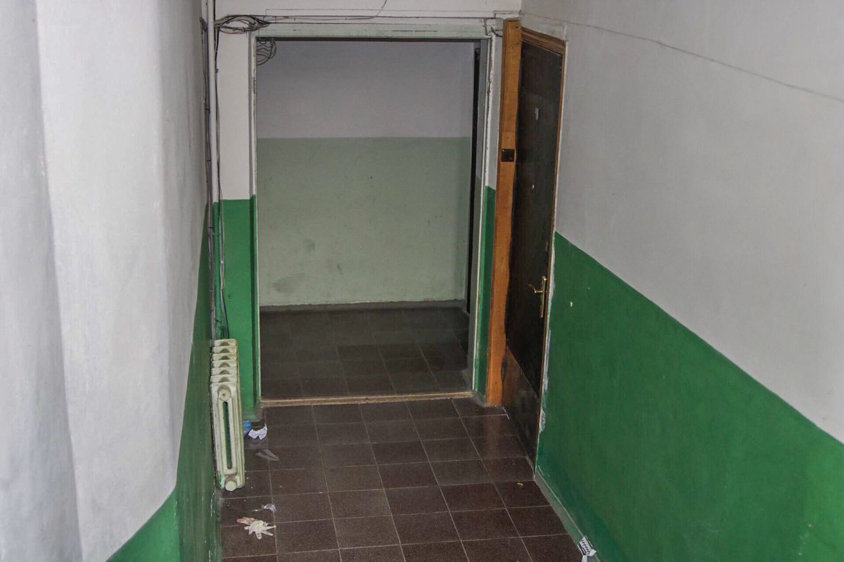 От этой квартиры тянется кровавый след