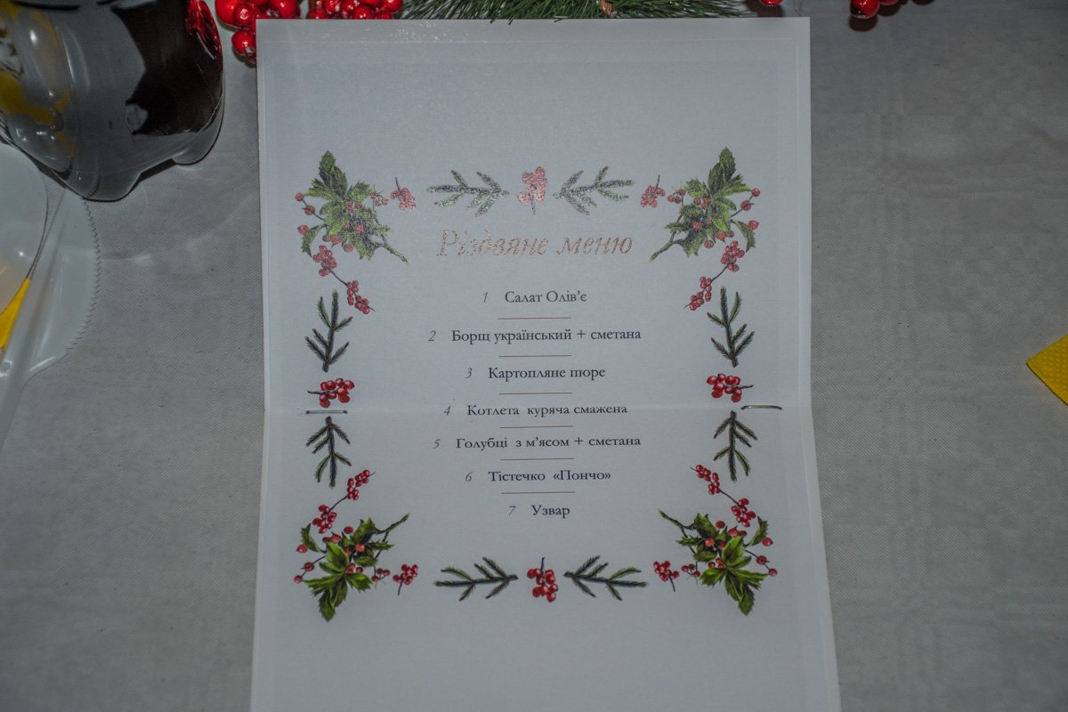 Сделать заказ можно было официантам Сделать заказ можно было официантам