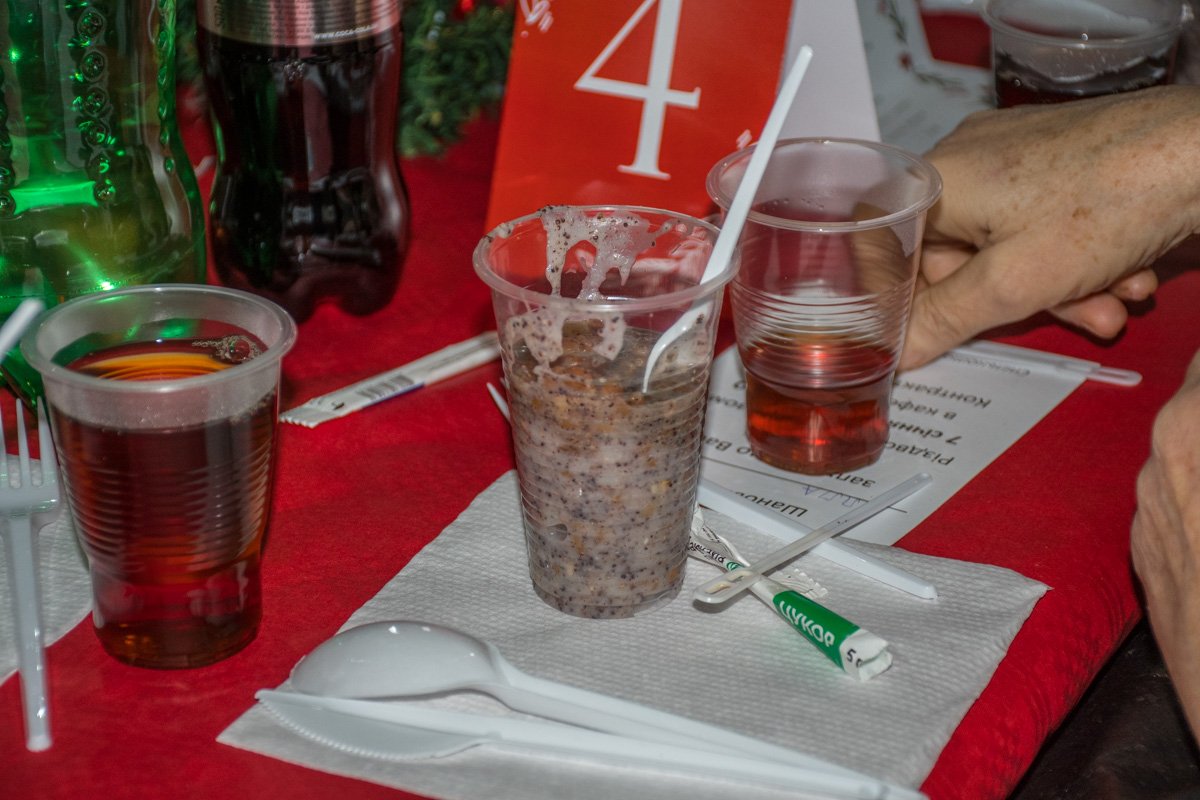 Трапеза началась с праздничной кутьи и чая Трапеза началась с праздничной кутьи и чая