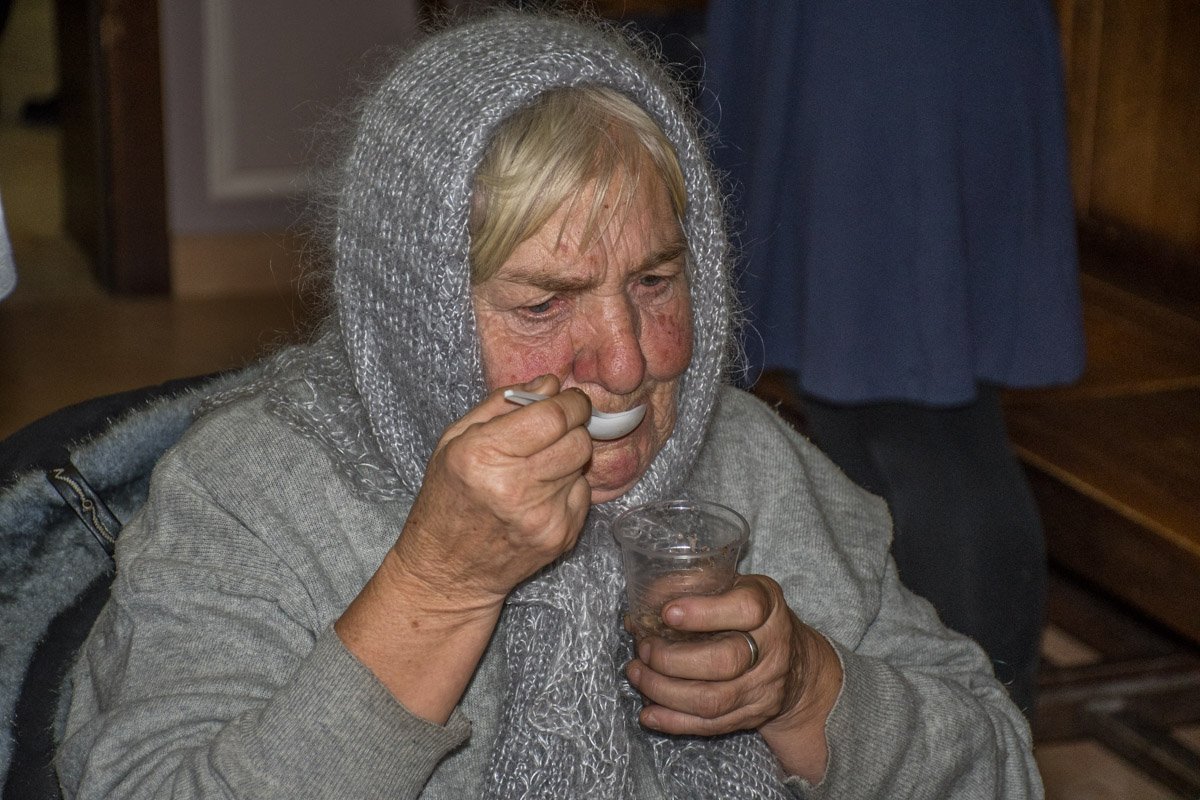 Рождественский обед позволил пожилым людям насладиться теплой атмосферой Рождественский обед позволил пожилым людям насладиться теплой атмосферой