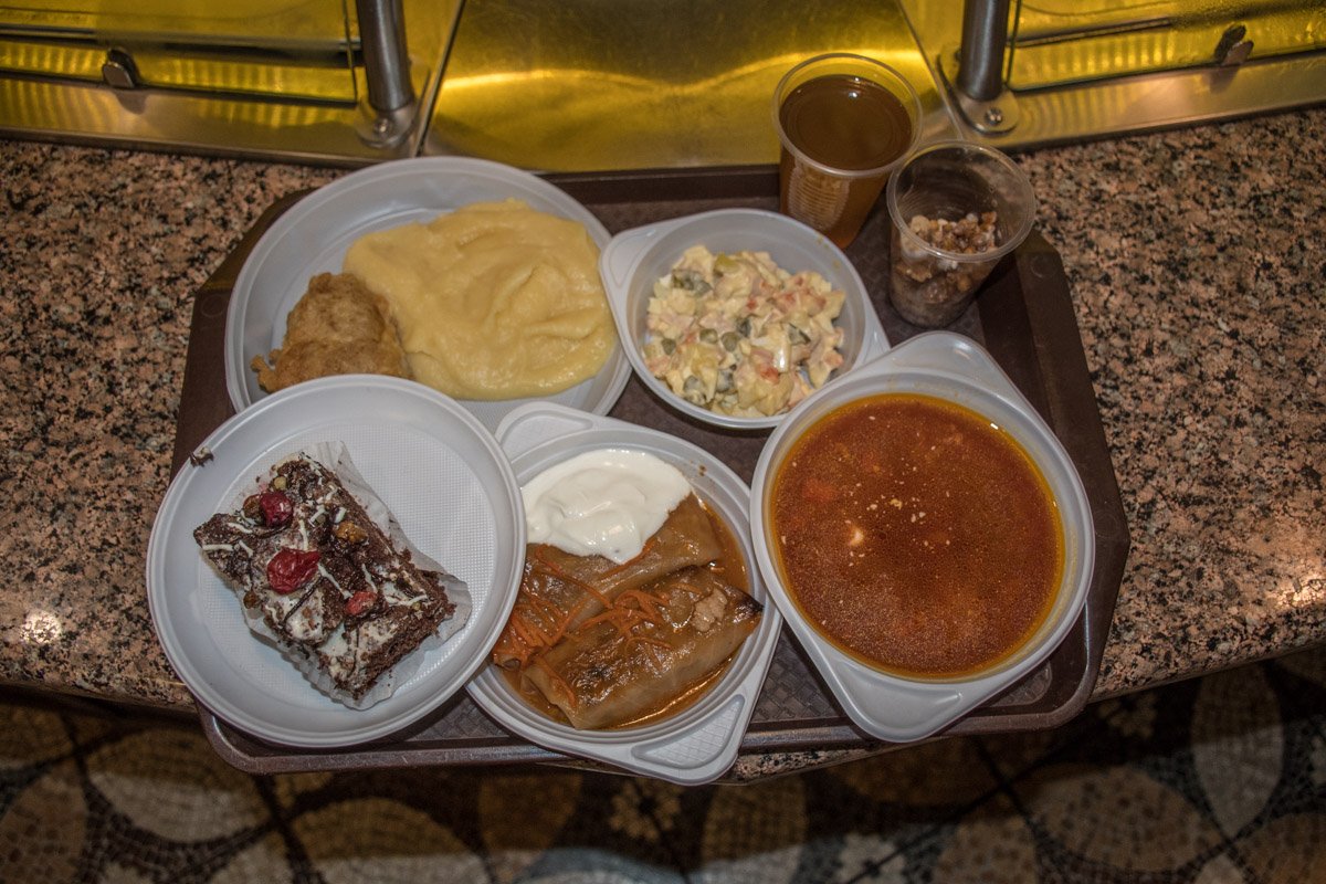 Меню рождественского бесплатного обеда для всех нуждающихся Меню рождественского бесплатного обеда для всех нуждающихся