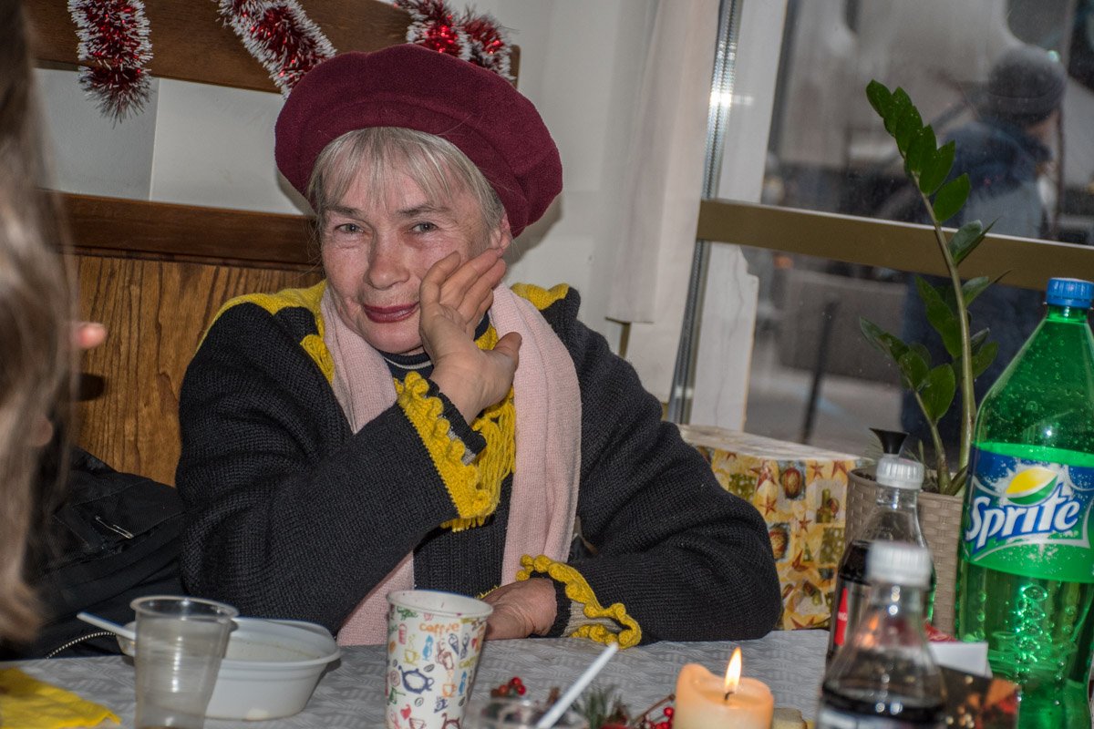 Люди благодарны за радушный прием и домашнюю еду Люди благодарны за радушный прием и домашнюю еду