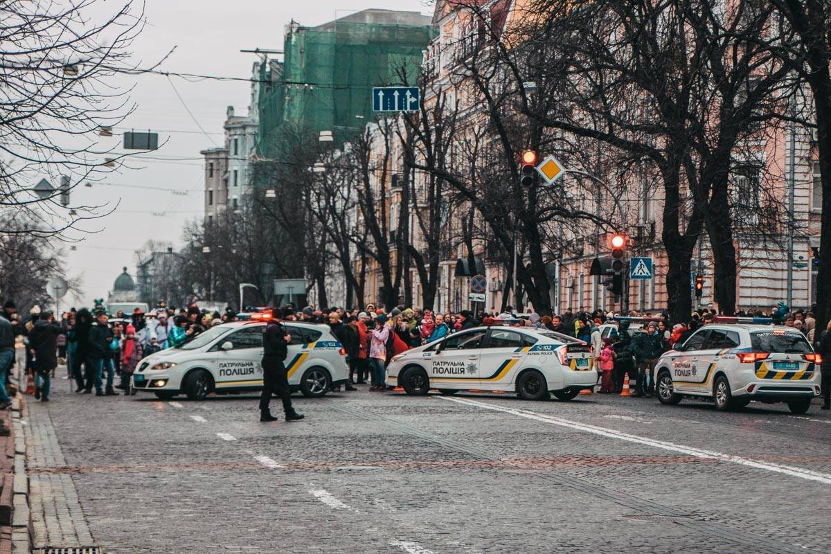 Деток катали на Владимирской улице