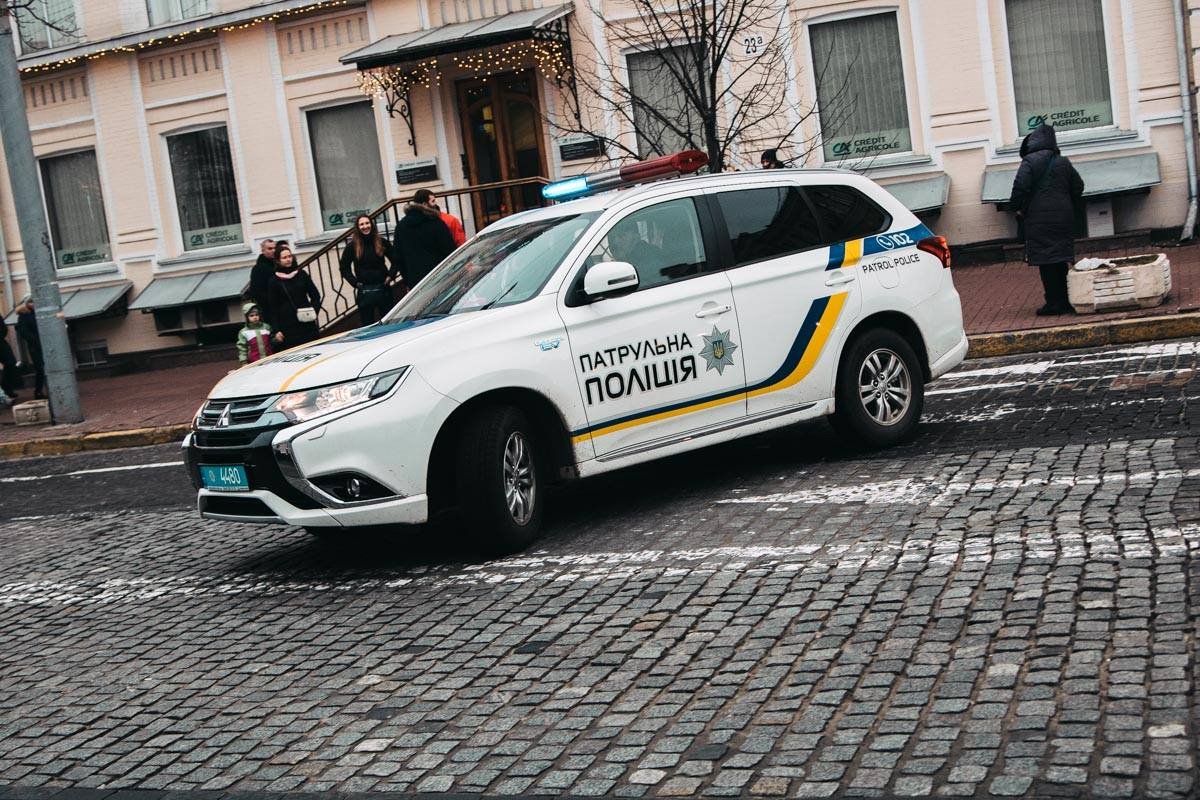 Основная борьба в очереди была за переднее место 