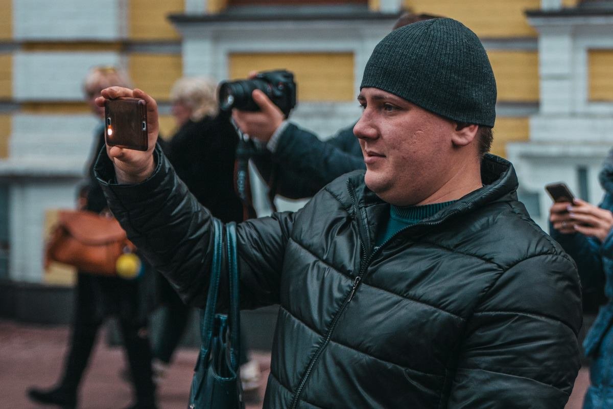 Папы ждали своих деток на месте высадки 