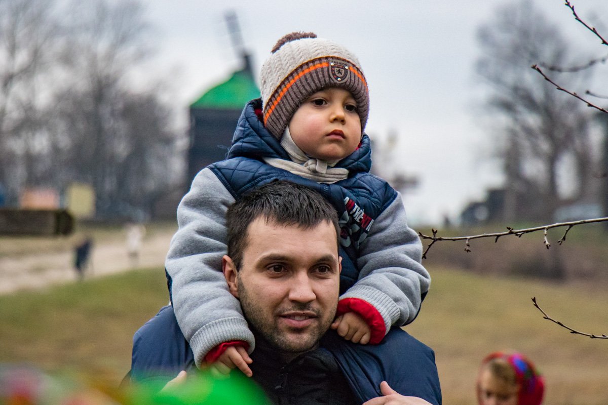 Малыши вместе с родителями изучали древние традиции Малыши вместе с родителями изучали давние традиции