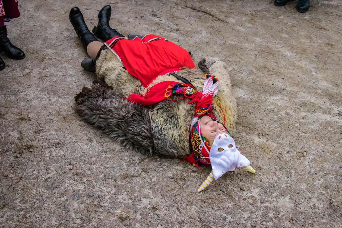 Милую козочку лечили, воскрешали, а потом толпой водили по Пирогово Милую козочку лечили, воскрешали, а потом толпой водили по "Пирогово" width="1200" height="800"><figcaption> Милую козочку лечили, воскрешали, а потом толпой водили по "Пирогово"
</figcaption></figure></p><p><figure class="image"><img class="wp-image-75380 size-full" title="Нарядные колядники подарили много красочных мгновений и счастливых улыбок" src="https://cdn.informator.ua/@dp/media/kiev/2023/10/12/6528221053638.jpg" alt="ФНарядные колядники подарили много красочных мгновений и счастливых улыбок" width="1200" height="800"><figcaption> Нарядные колядники подарили много красочных мгновений и счастливых улыбок
</figcaption></figure></p><p><figure class="image"><img class="wp-image-75412 size-full" title="Фольклорные коллективы со всех уголков Украины создавали волшебное настроение" src="https://cdn.informator.ua/@dp/media/kiev/2023/10/12/652822109c4d1.jpg" alt="Фольклорные коллективы со всех уголков Украины создавали волшебное настроение" width="1200" height="800"><figcaption> Фольклорные коллективы со всех уголков Украины создавали волшебное настроение
</figcaption></figure></p><p><figure class="image"><img class="wp-image-75413 size-full" title="Без сомнений, в Украине - самые красивые и яркие девушки" src="https://cdn.informator.ua/@dp/media/kiev/2023/10/12/65282210e278e.jpg" alt="Без сомнений, в Украине - самые красивые и яркие девушки" width="1200" height="800"><figcaption> Без сомнений, в Украине - самые красивые и яркие девушки
</figcaption></figure></p><p><figure class="image"><img class="wp-image-75414 size-full" title="Фото: Владислав Леонов" src="https://cdn.informator.ua/@dp/media/kiev/2023/10/12/652822113668c.jpg" alt="Фото: Владислав Леонов" width="1200" height="800"><figcaption> Фото: Владислав Леонов
</figcaption></figure></p><p><figure class="image"><img class="wp-image-75419 size-full" title="Дети участвовали в мастер-классах и водили хороводы" src="https://cdn.informator.ua/@dp/media/kiev/2023/10/12/652822118fdca.jpg" alt="Дети участвовали в мастер-классах и водили хороводы" width="1200" height="800"><figcaption> Дети участвовали в мастер-классах и водили хороводы
</figcaption></figure></p><p><figure class="image"><img class="wp-image-75415 size-full" title="Бабушки пели так душевно, что все подпевали и даже танцевали" src="https://cdn.informator.ua/@dp/media/kiev/2023/10/12/65282211dc623.jpg" alt="Бабушки пели так душевно, что все подпевали и даже танцевали" width="1200" height="800"><figcaption> Бабушки пели так душевно, что все подпевали и даже танцевали
</figcaption></figure></p><p><figure class="image"><img class="wp-image-75417 size-full" title="Обрядовые песни помогли почувствовать силу рода, корней и традиций " src="https://cdn.informator.ua/@dp/media/kiev/2023/10/12/6528221232760.jpg" alt="Обрядовые песни помогли почувствовать силу рода, корней и традиций " width="1200" height="800"><figcaption> Обрядовые песни помогли почувствовать силу рода, корней и традиций
</figcaption></figure></p><p>Напомним, 4 января в Киеве, в парке «Мамаева Слобода», прошел <a href="https://kiev.informator.ua/2018/01/04/rozhdestvo-2018-kak-gotovyat-kutyu-i-blyuda-v-semyah-ukrainy/">мастер-класс по приготовлению кутьи</a>. Наши журналисты наблюдали за всем процессом приготовления этого блюда с самого начала. А к главной елке страны на Софийской площади пришли сразу несколько коллективов, чтобы в лучших украинских традициях <a href="https://kiev.informator.ua/2018/01/07/kolyadki-vinshuvannya-i-ded-moroz-na-posohe-kak-otmechali-rozhdestvo-na-sofijskoj-ploshhadi/">поздравить киевлян с Рождеством Христовым</a>. Кстати, для детей и взрослых подготовили <a href="https://kiev.informator.ua/2018/01/03/shestvie-zvezdochetov-kontsert-i-bogosluzheniya-kak-kiev-budet-prazdnovat-rozhdestvo/">ряд развлечений и активностей во всех районах Киева</a>. Например, до 15 января на площади Леси Украинки проведут ряд активностей в рамках культурно-художественного проекта «Городок Санты».
</p><p></p><p style="text-align: right;"><strong>Любовь Чигирь</strong></p>
<p></p><p style="text-align: right;"><strong>Фото: Владислав Леонов</strong></p></body></html>