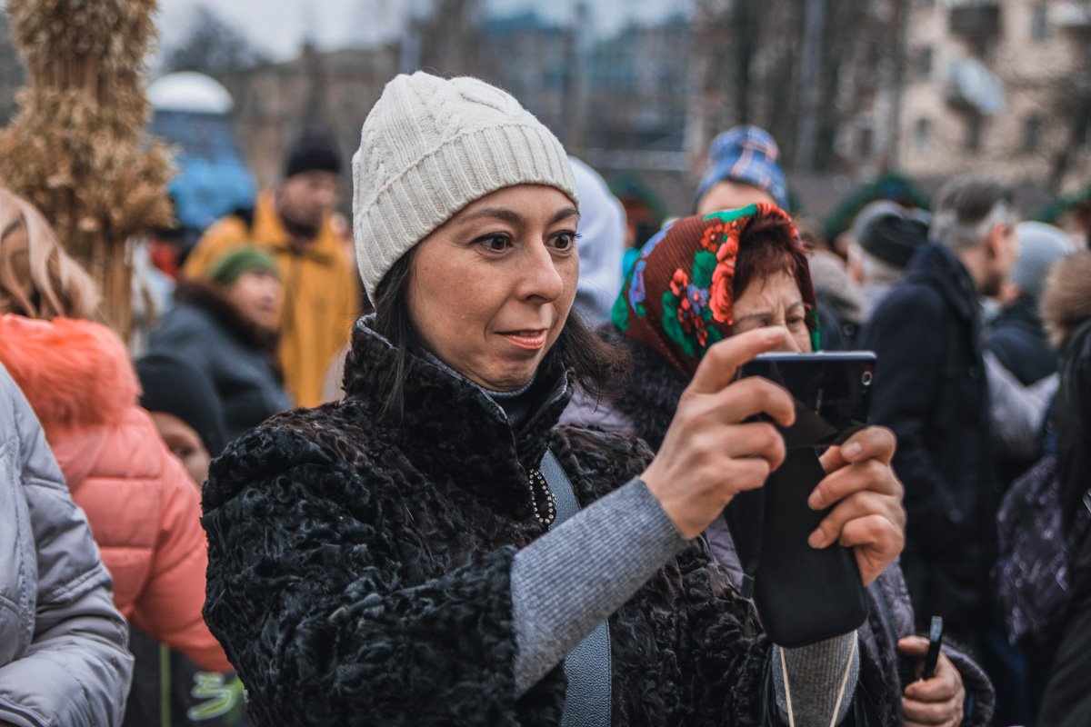 Записать колядку на видео, чтобы и другим передать рождественское поздравление Записать колядку на видео, чтобы и другим передать рождественское поздравление