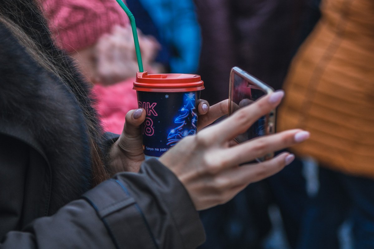 Новогодние праздники нельзя представить без глинтвейна и новых фото в Instagram Новогодние праздники нельзя представить без глинтвейна и новых фото в Instagram