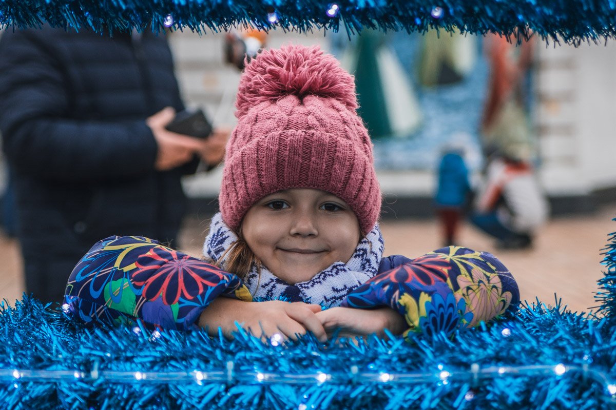 Яркие буквы - любимое место для фото маленьких киевлянок Яркие буквы - любимое место для фото маленьких киевлянок