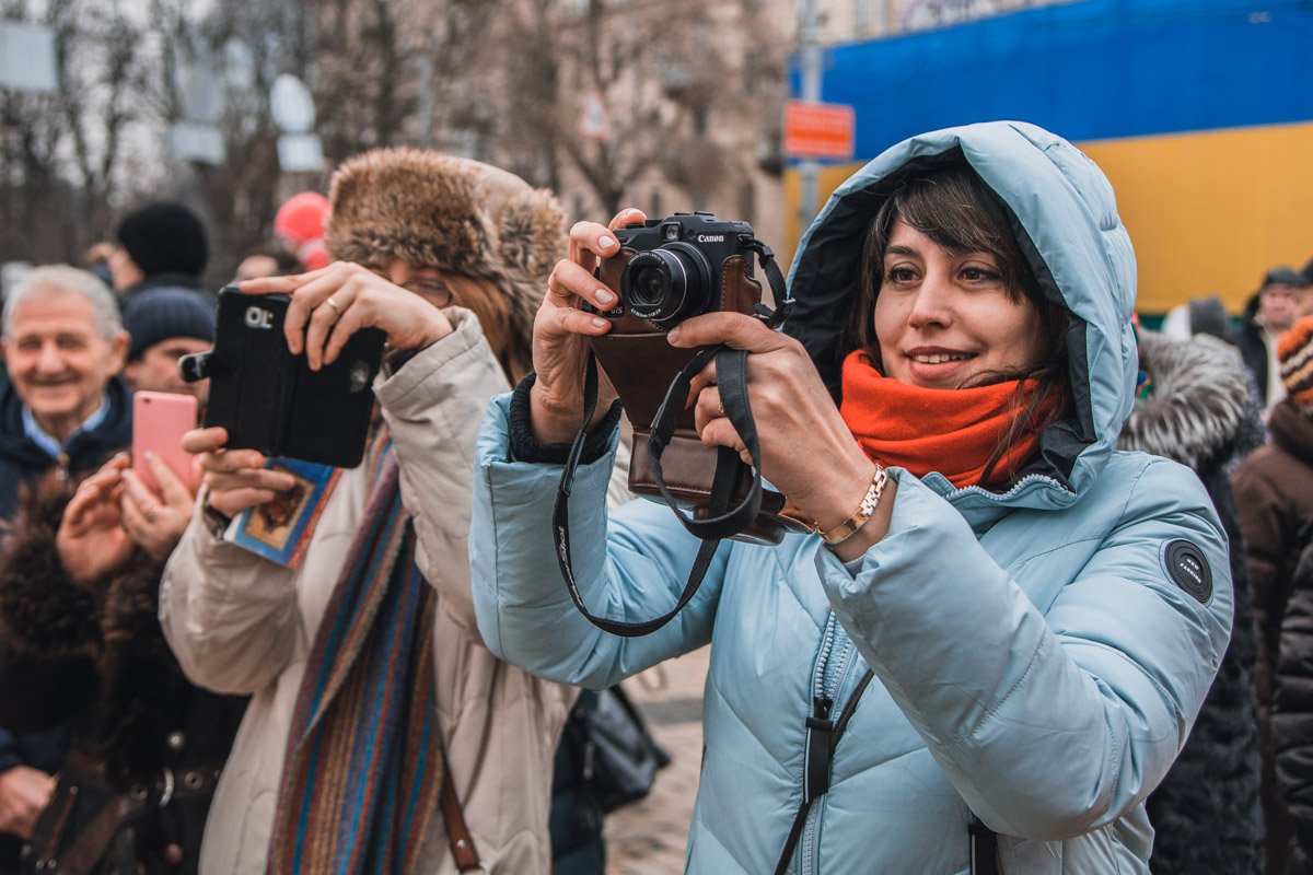 Гости праздника фоткали выступающих Гости праздника фоткали выступающих